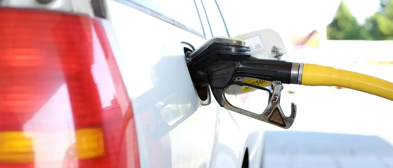 Carburanti, ancora lievi aumenti. Il Ministero pubblica i dettagli dei prezzi medi in base alle regioni