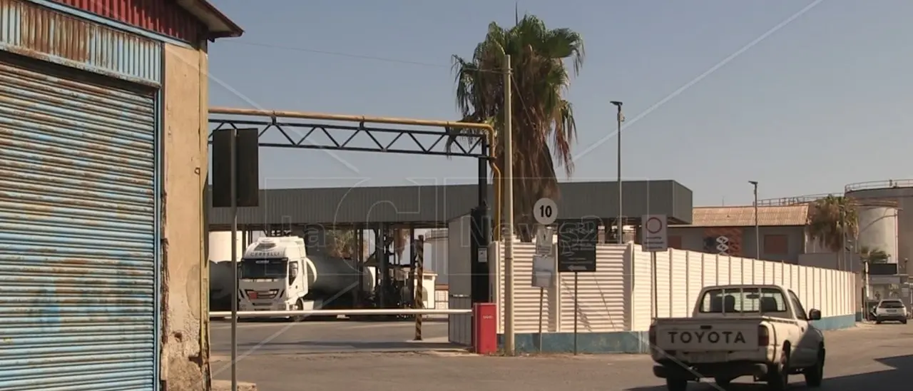 Transito vietato alle autocisterne, l’ordinanza del sindaco di Vibo blocca la distribuzione dei carburanti in mezza Calabria