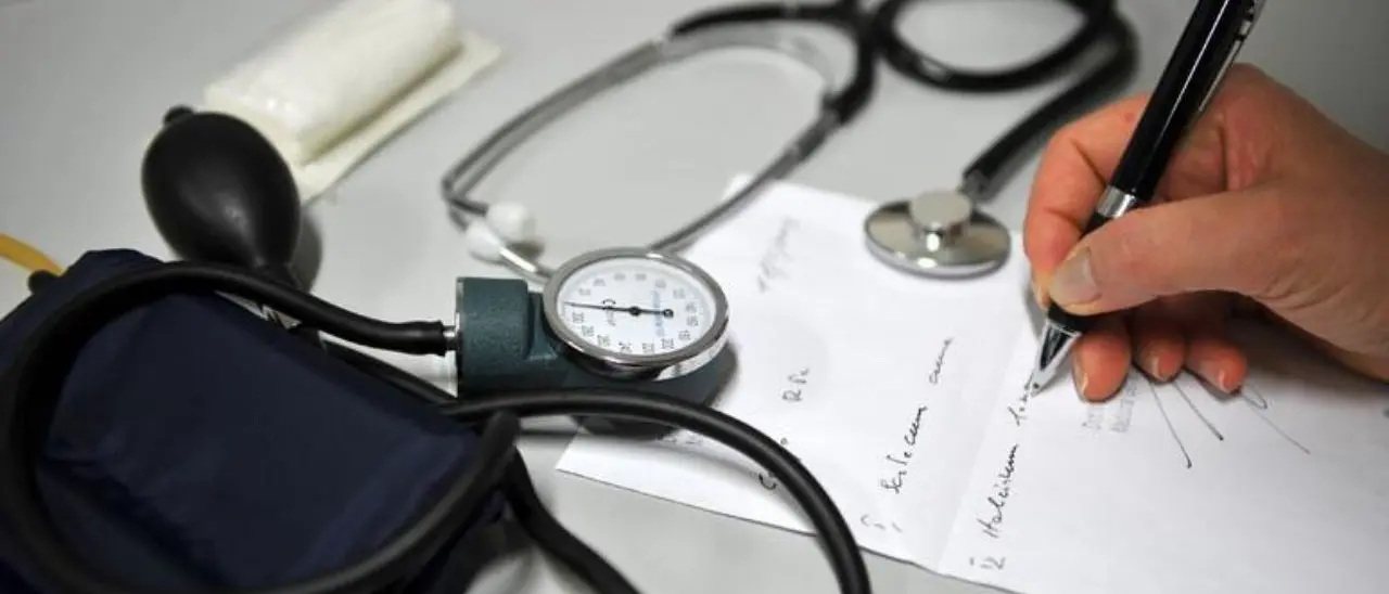 Sospeso un medico calabrese per false certificazioni ad una docente