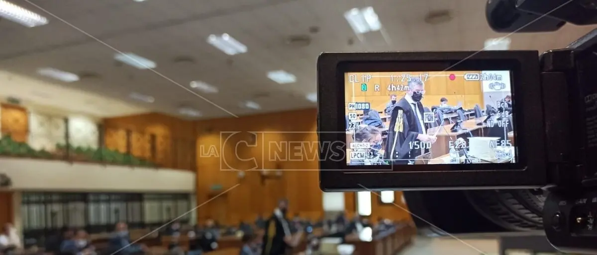 ’Ndrangheta a Reggio Calabria, così le «menti più raffinate» avevano creato un collegamento stabile tra mafia e pezzi di Stato