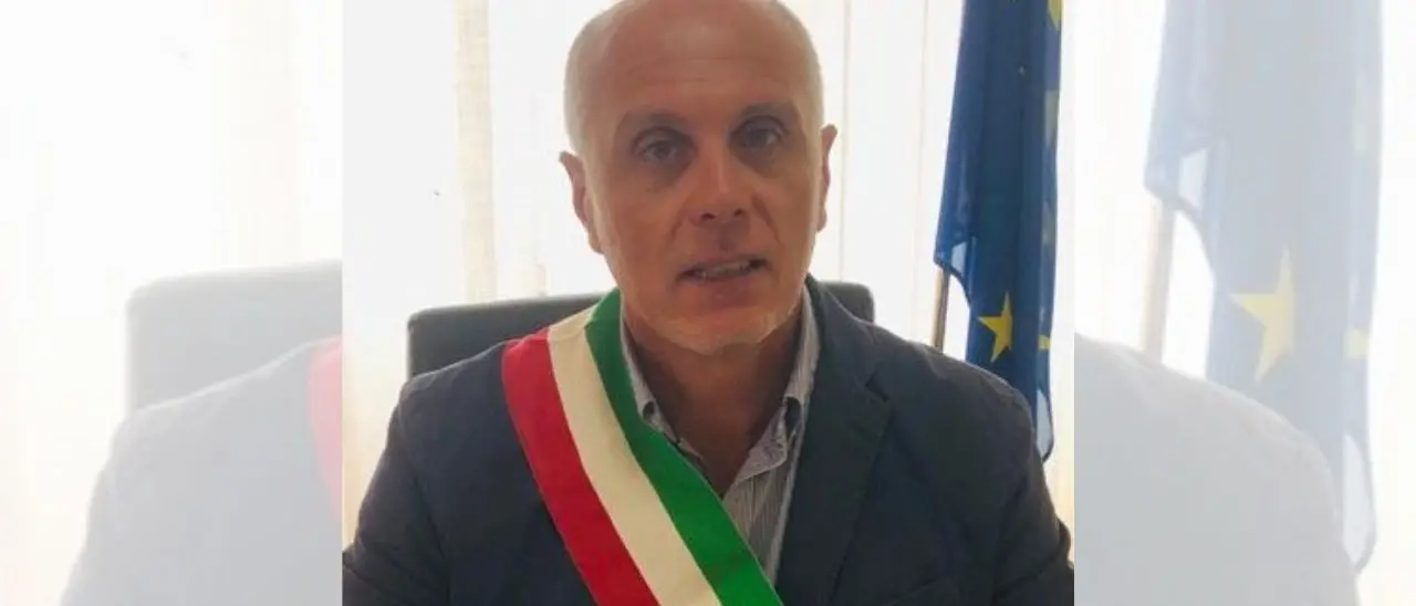 Strongoli, si dimettono 9 consiglieri su 12: il sindaco Sergio Bruno sfiduciato lascia la carica