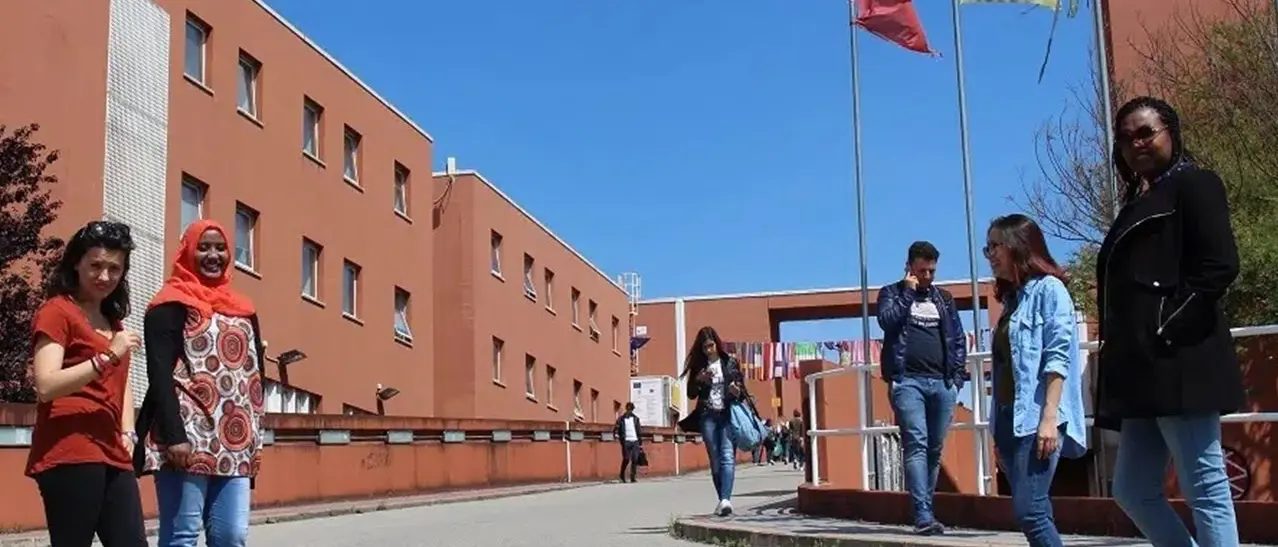 Medici cubani a lezione di italiano all’Unical, il rettore: «In linea con la nostra missione sociale»