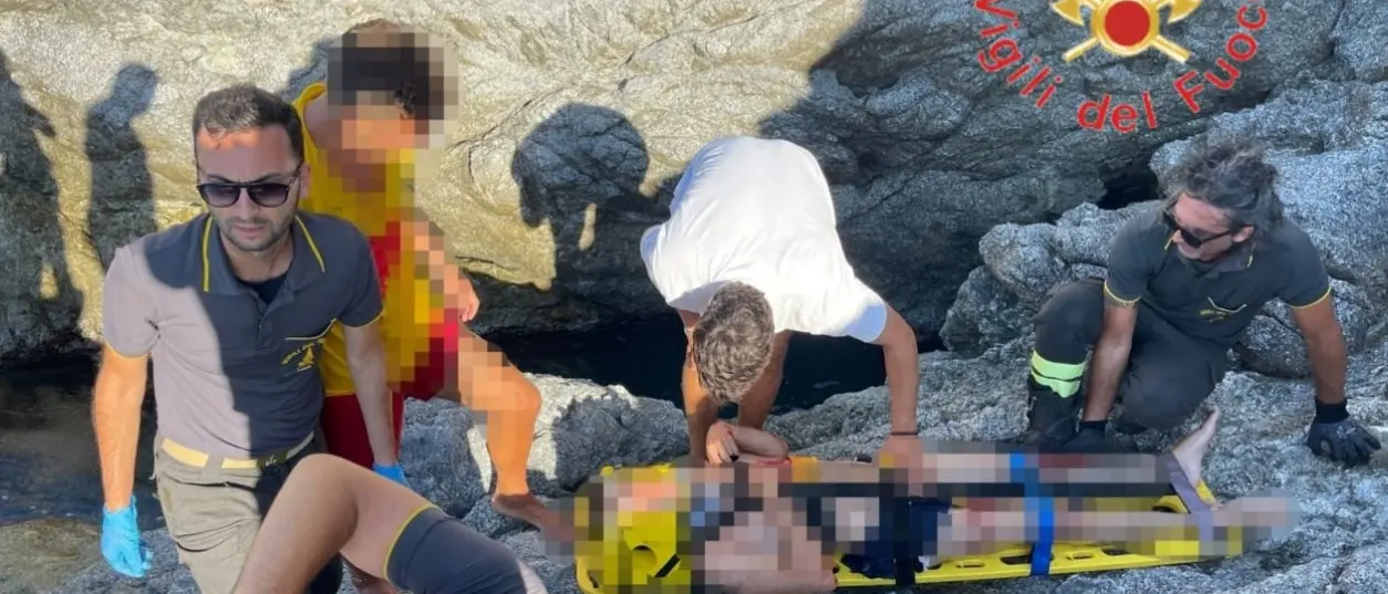 Grave incidente a Capo Vaticano, bagnante precipita dalla scogliera: trasportato in ospedale a Catanzaro