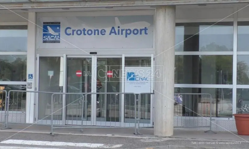 Aeroporto Crotone, l’annuncio di Occhiuto: «Da ottobre volo giornaliero da e per Roma»