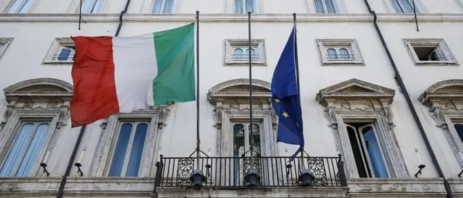 Ponte sullo Stretto, stop al tetto di 240mila euro per lo stipendio dei manager: infuria la polemica