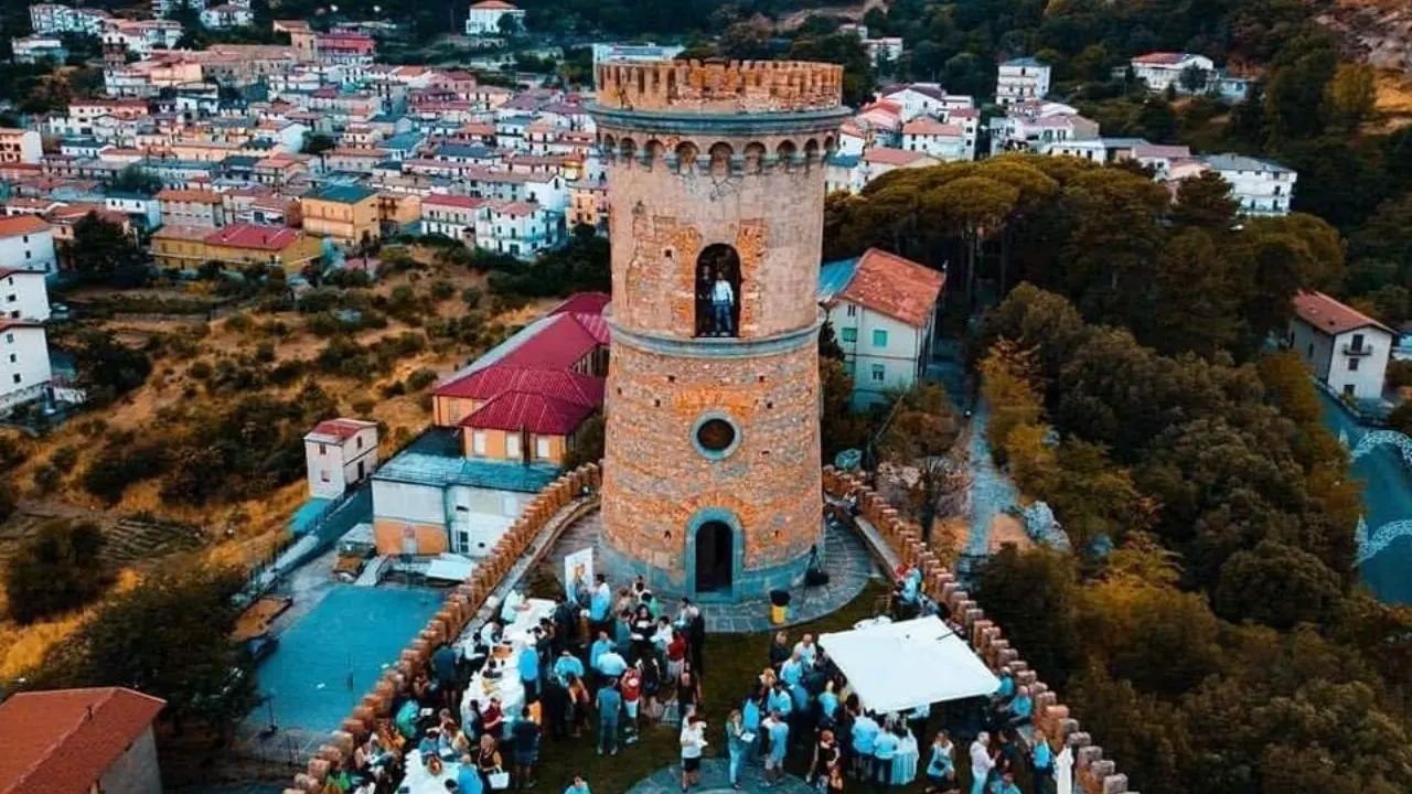 Al via oggi il Premio Caccuri: la prima giornata parte con il mistero di Ettore Majorana e la Festa dell’olio