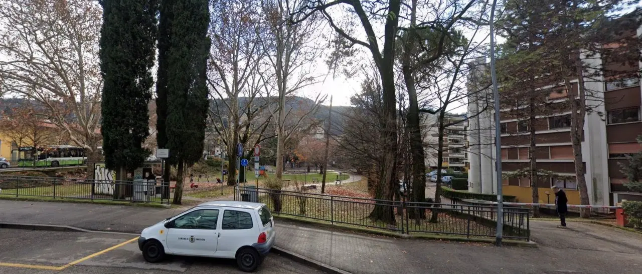 Picchiata a morte in un parco pubblico da uno straniero senza fissa dimora: muore una 60enne