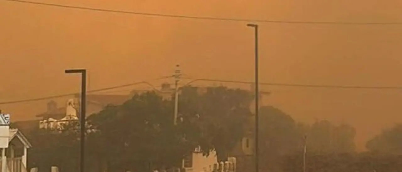 Incendi, brucia la Sardegna: 600 persone evacuate, il fuoco alimentato dal forte vento di maestrale