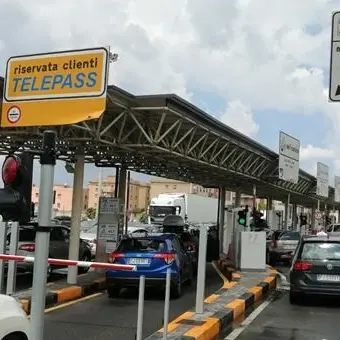 Due ore di attesa per imbarcarsi verso la Sicilia, chiuso lo svincolo di Villa San Giovanni per chi proviene da Reggio