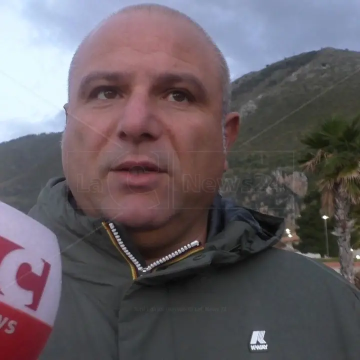 Praia, uomo bullizzato in casa da una baby gang che poi mette tutto su Tik Tok: la denuncia del sindaco