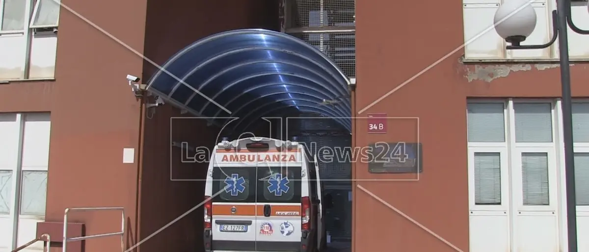 Asp Cosenza, la denuncia del Si Cobas: «Personale sanitario assunto con una semplice telefonata bypassando le graduatorie»