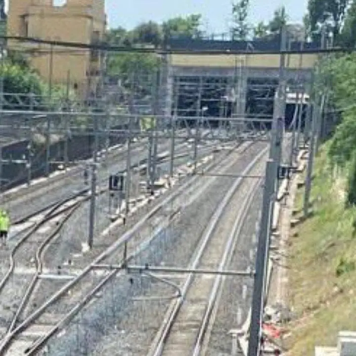Estranei in galleria, alta velocità interrotta tra Bologna e Firenze