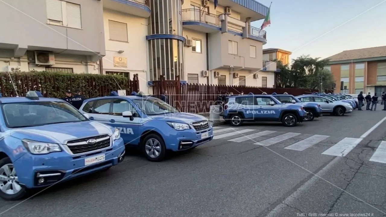 Rossano, aggredito in pieno centro e preso a calci e pugni da un gruppo di persone: indagini in corso