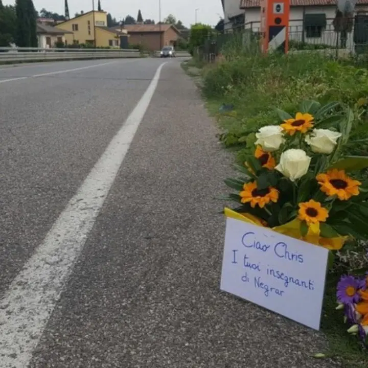 «Vieni fuori che ti ammazziamo»: spedizione punitiva davanti casa del pirata della strada che ha travolto e ucciso 14enne