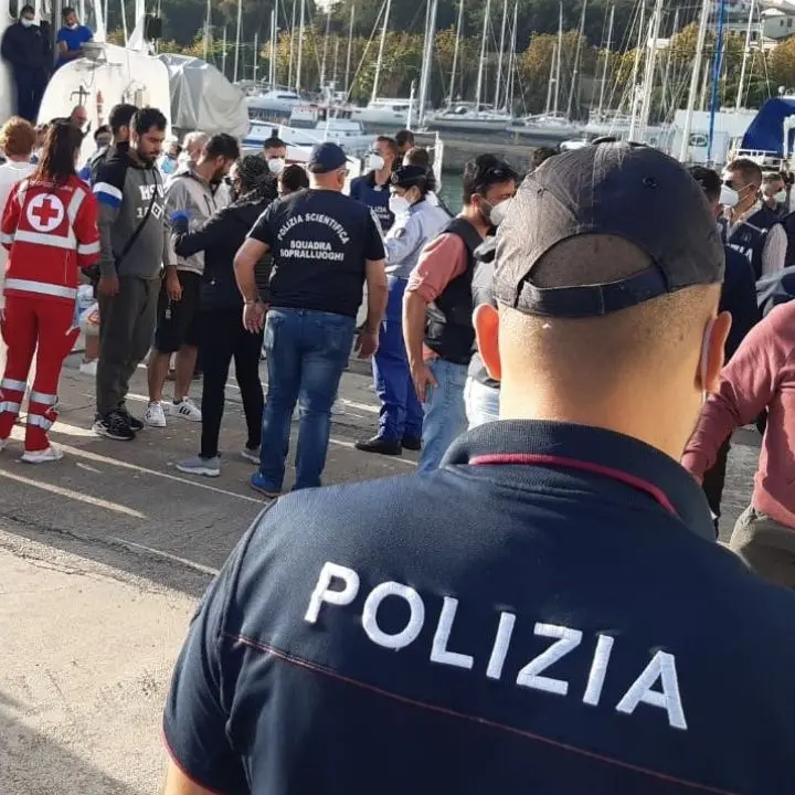 Crotone, fermati due presunti scafisti dello sbarco di migranti del 5 agosto