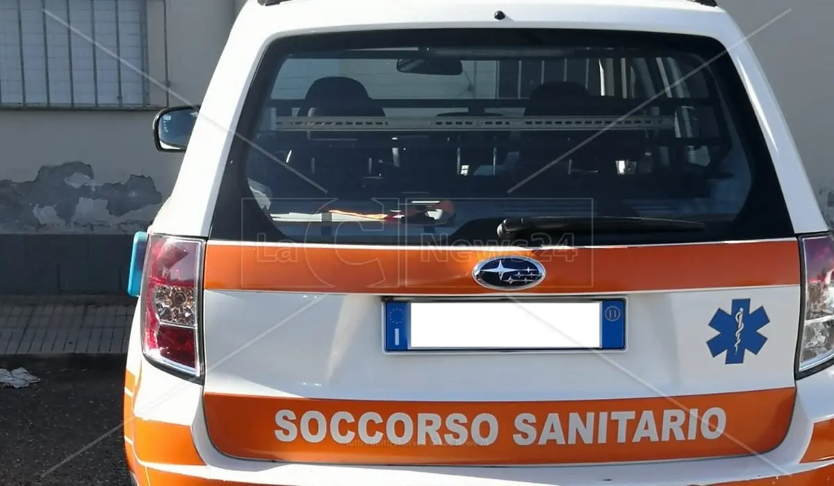 Auto mediche con 200mila km vendute alla Calabria: la delibera lombarda che le “rottama”