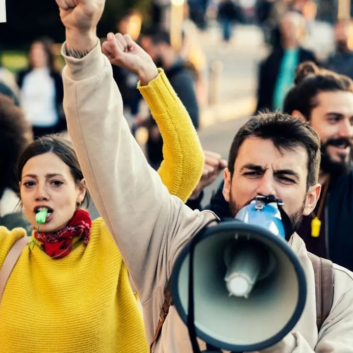 Gli under 35 che iniziano a lavorare oggi andranno in pensione a 74 anni con poco più di 1000 euro al mese