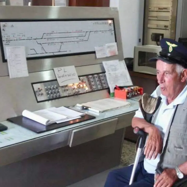 L’ultimo capostazione silano delle Ferrovie Calabro Lucane se n’è andato: addio a Pantaleone Caligiuri