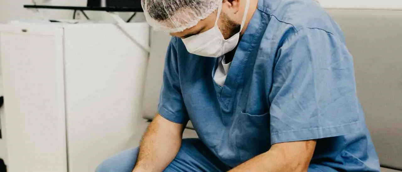 Ospedali a corto di infermieri, Sisinni (Nursing up): «Stipendi bassi e alti rischi, dal pubblico scappano tutti»