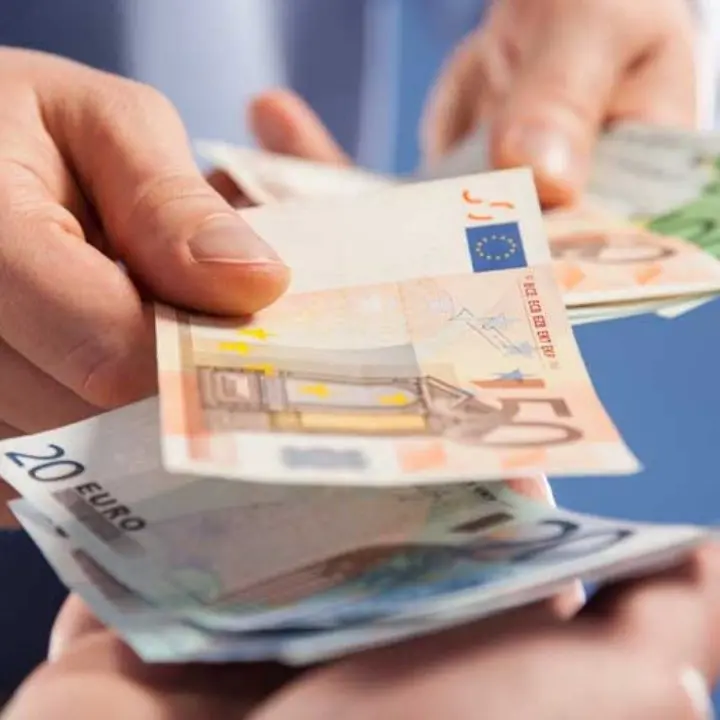 Famiglie sempre più indebitate, cresce il rischio usura. Ma la Calabria è la regione meno “in rosso”