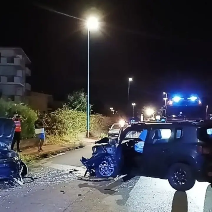 Lamezia Terme, incidente stradale nella notte: due le auto coinvolte, tre feriti