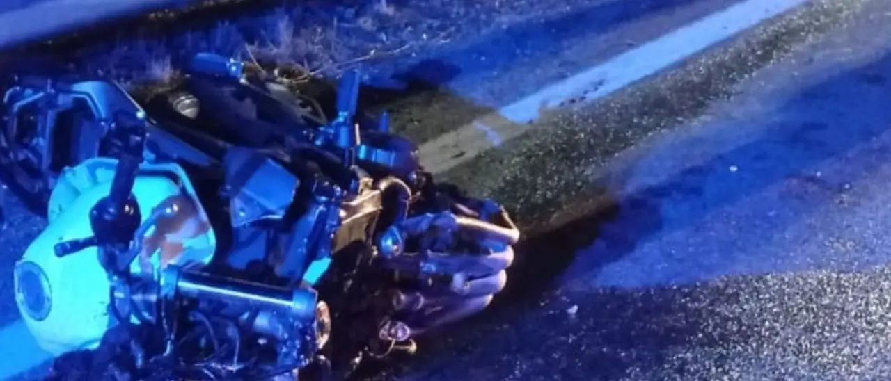 Incidente sulla statale 107, un morto nell’impatto tra un’auto e una moto