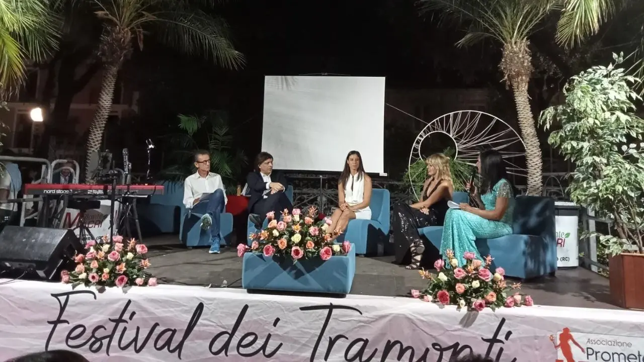 Palmi, grande successo per la terza edizione del Festival dei Tramonti: due giorni dedicati all’arte, alla musica e alla cultura