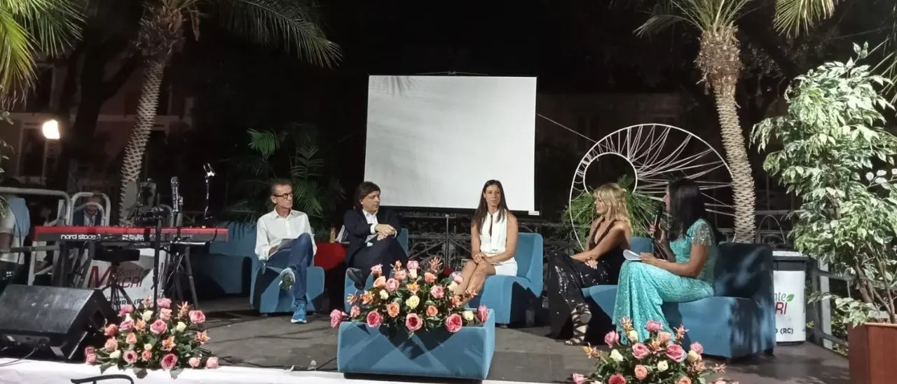 Palmi, grande successo per la terza edizione del Festival dei Tramonti: due giorni dedicati all’arte, alla musica e alla cultura