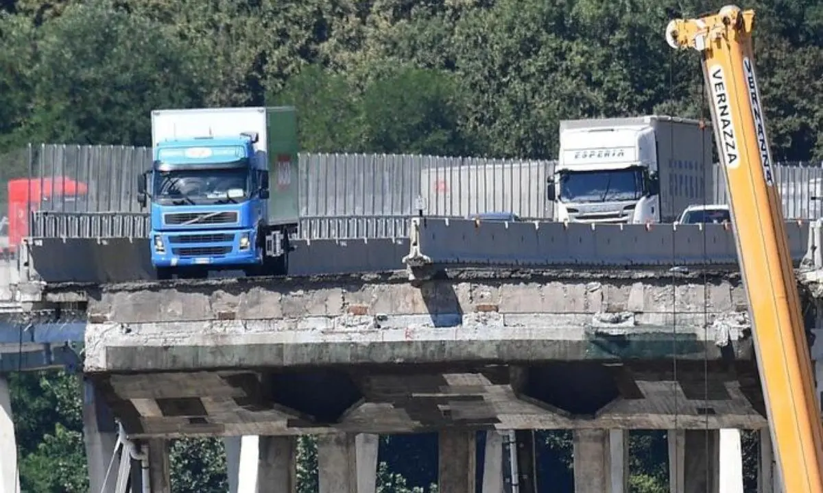 Cinque anni fa il crollo del ponte Morandi, Mattarella: «Ferita per l’Italia, la manutenzione responsabilità indeclinabile»