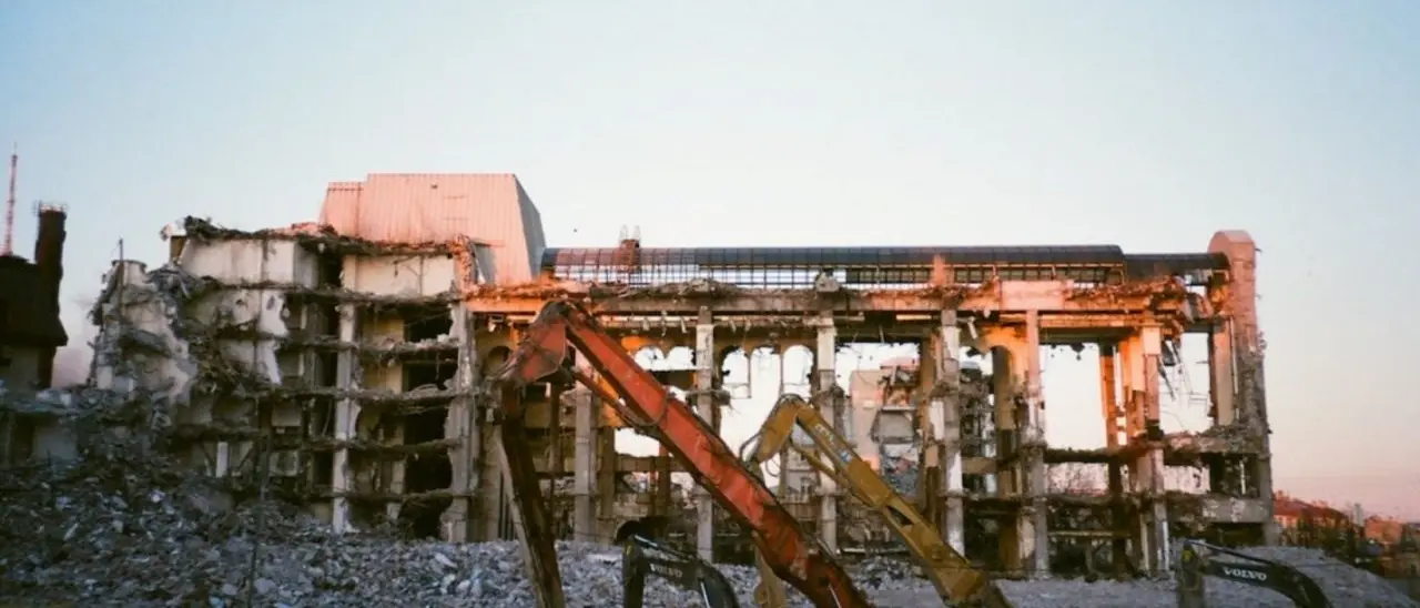 Abusivismo e Comuni commissariati, Legambiente: «La Regione ha fatto bene ma ora bisogna demolire»