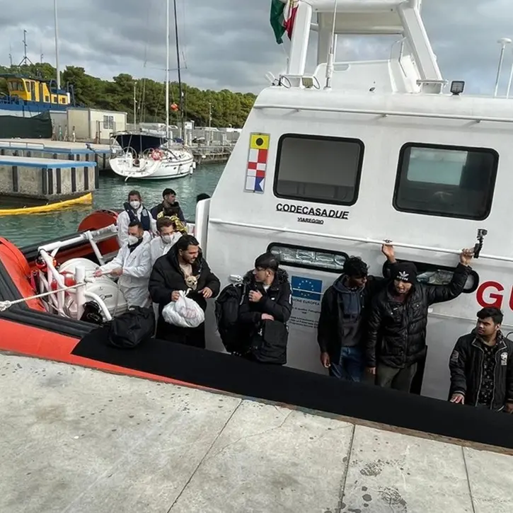 Migranti, Ferragosto di sbarchi nella Locride: 60 migranti profughi a Roccella