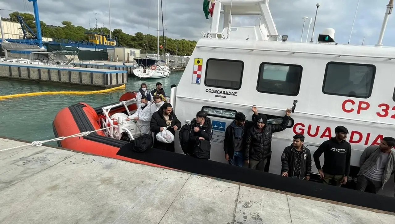 Migranti, Ferragosto di sbarchi nella Locride: 60 migranti profughi a Roccella