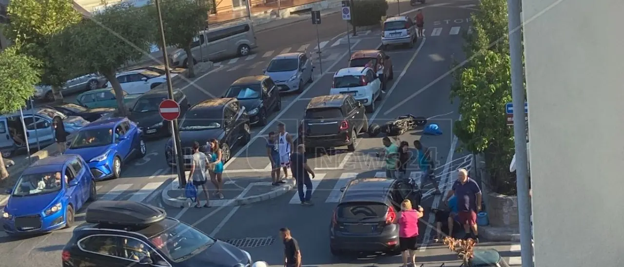 Tropea, incidente auto-moto in centro: due feriti, interviene l’elisoccorso