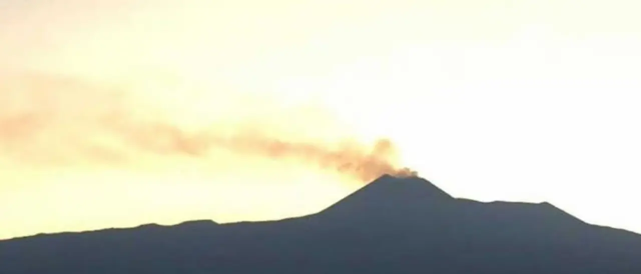 L’Etna preoccupa, l’allerta della Protezione civile sale a “preallarme”