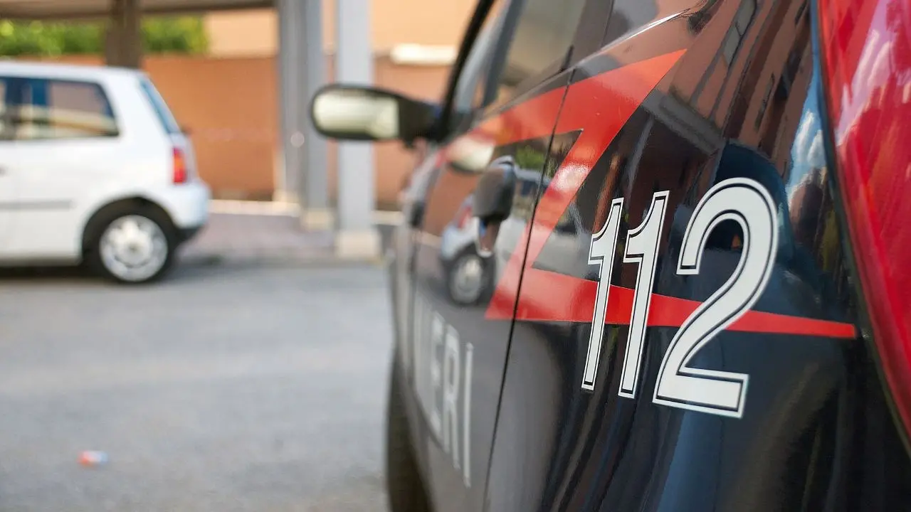 Aggredisce i figli e poi si scaglia contro i carabinieri, arrestato un 50enne nel Catanzarese