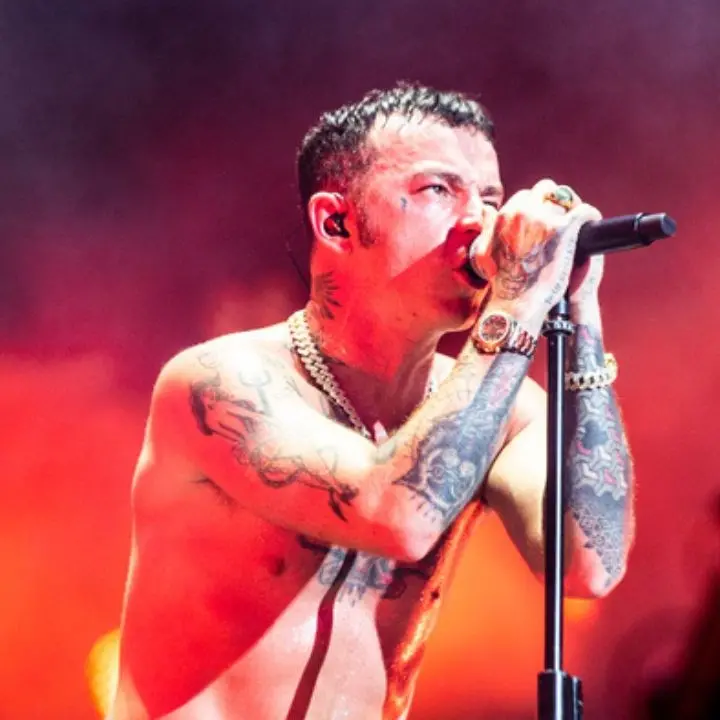 Acri, problemi di salute per Salmo: annullato il concerto del rapper