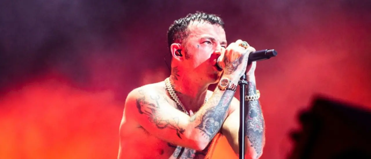 Acri, problemi di salute per Salmo: annullato il concerto del rapper