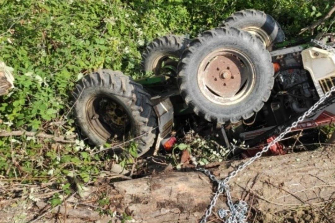 Dramma a Lamezia, si ribalta con il trattore e resta schiacciato: muore ...