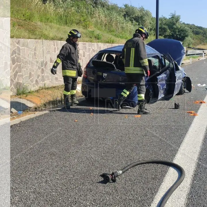 Incidente in autostrada all’altezza di Falerna, quattro feriti: uno è grave