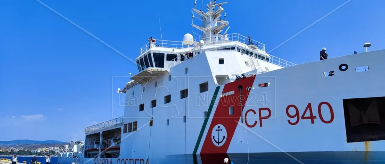 Reggio, al porto sbarcano oltre 400 migranti giunti a bordo della nave Dattilo