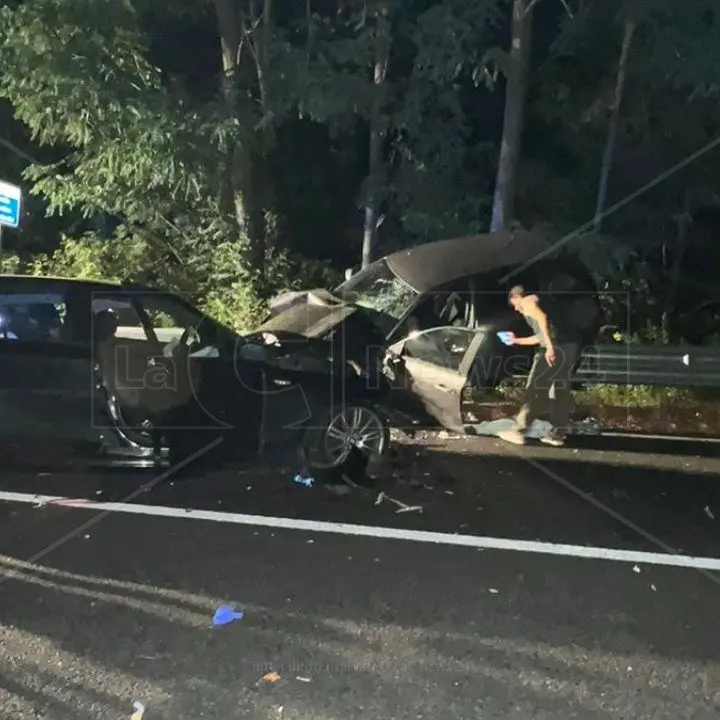 Spaventoso incidente sulla strada Jonio Tirreno, tre morti: fra le vittime una mamma e la sua bimba di 4 anni