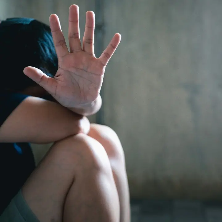 Cosenza, tenta di sfondare la porta della casa dove si era rifugiata la sua ex: arrestato