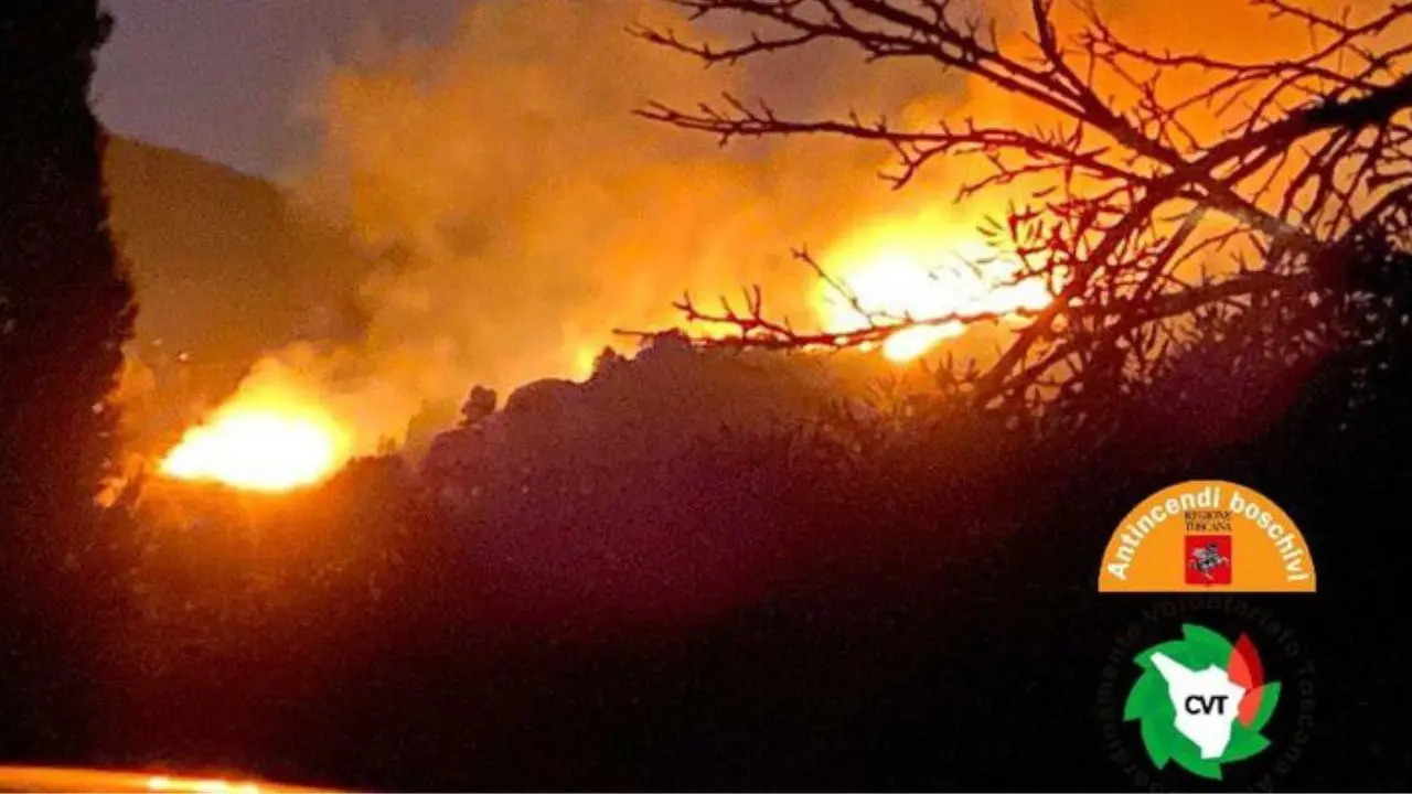 Incendio all’Isola d’Elba: evacuato per precauzione un campeggio