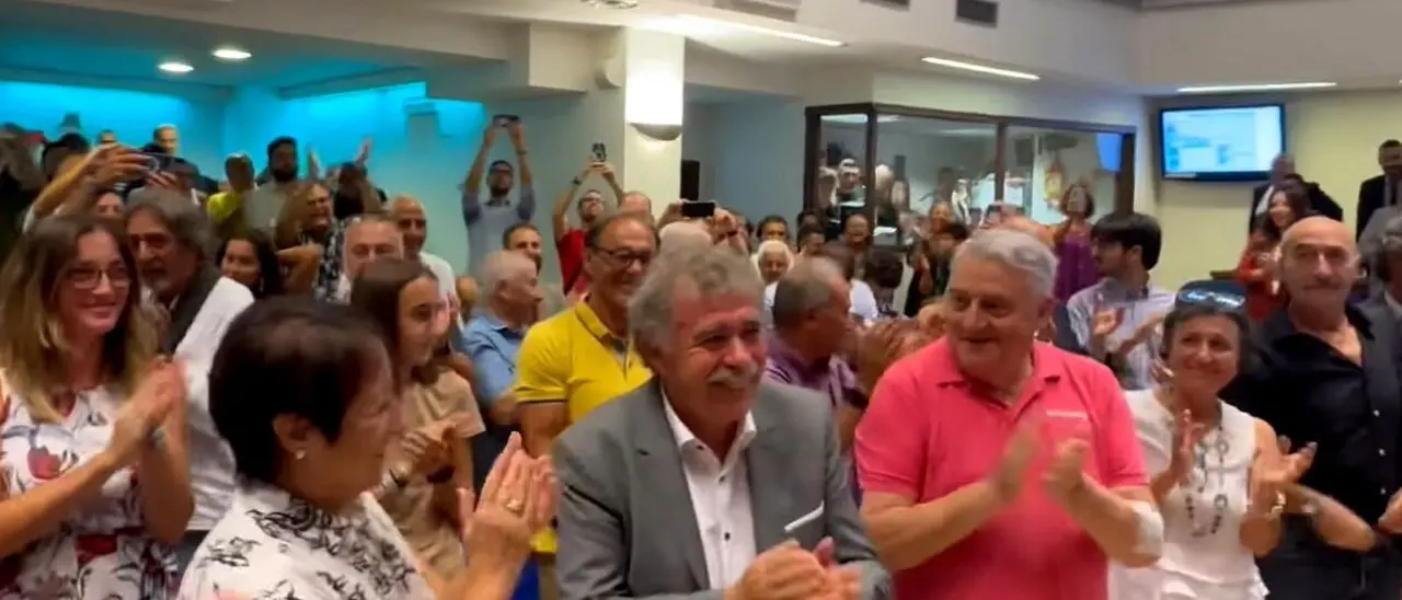 Catanzaro, conferita la cittadinanza onoraria a Massimo Palanca: festa a tinte giallorosse per “O Rey”