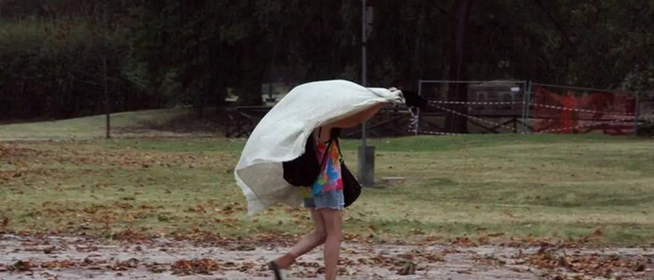 Ancora maltempo al Nord, allerta arancione in Lombardia e Liguria. Scendono da 18 a 8 le città con bollino rosso per il caldo