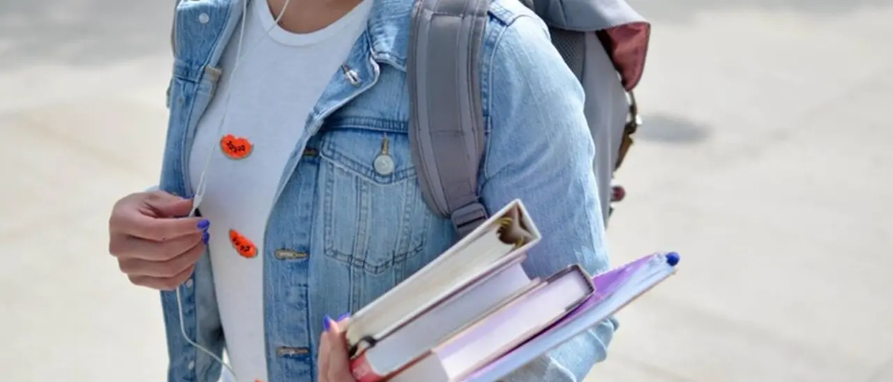 Aumentano i prezzi di libri e zaini: uno studente di primo liceo può arrivare a spendere 1300 euro