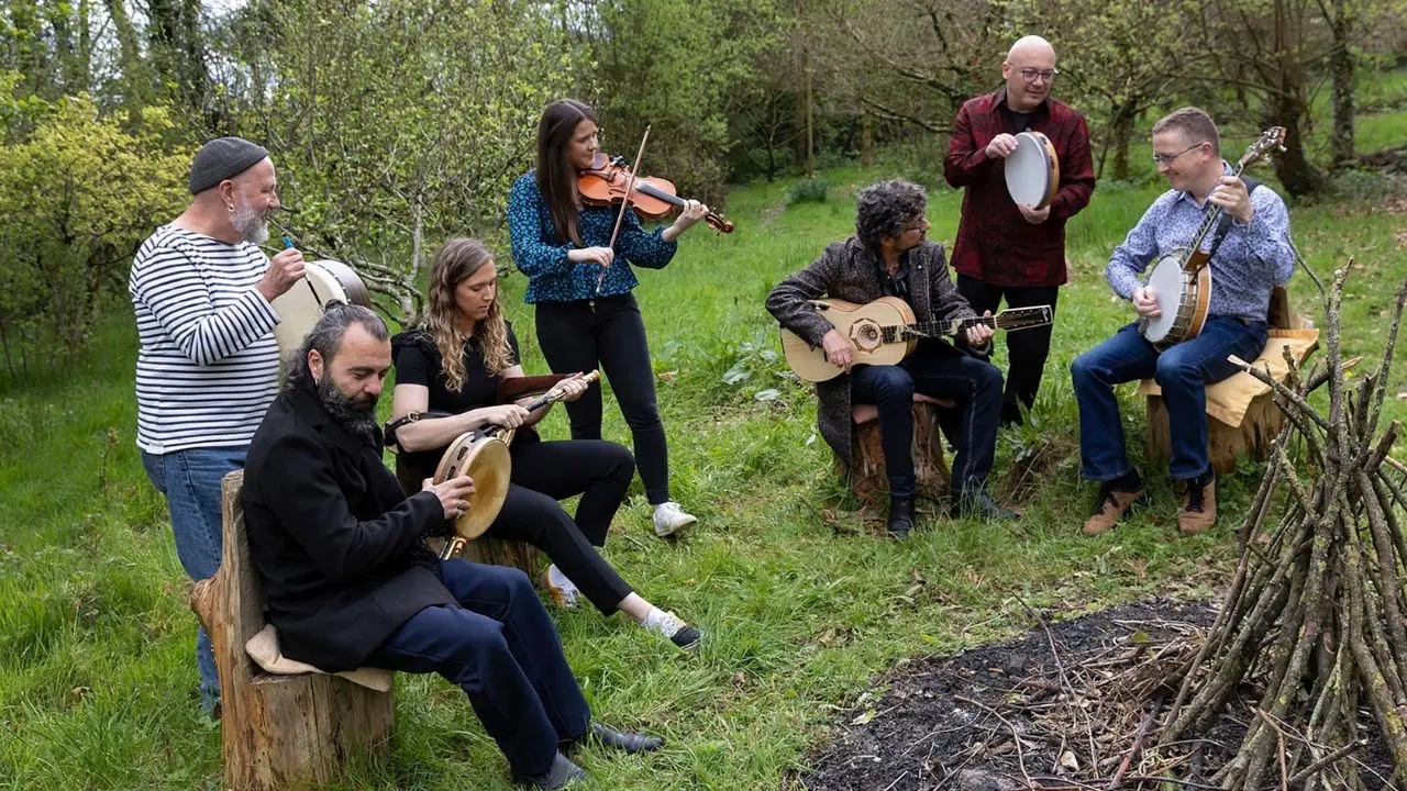 A Montauro i ritmi calabresi incontrano quelli irlandesi: questa sera Taranta celtica al Festival d’autunno