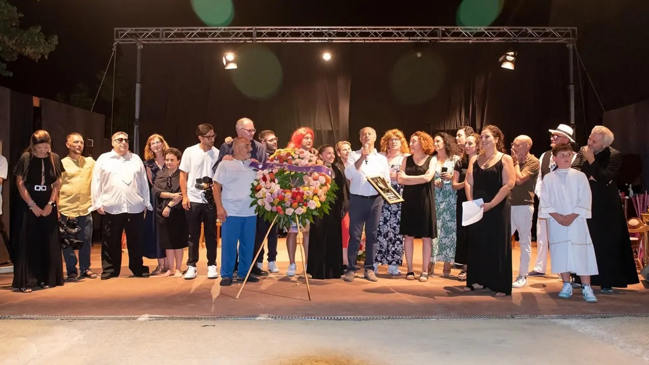 I giornalisti di Crotone in scena per beneficenza: il 28 agosto il bis della commedia su vizi e virtù della categoria