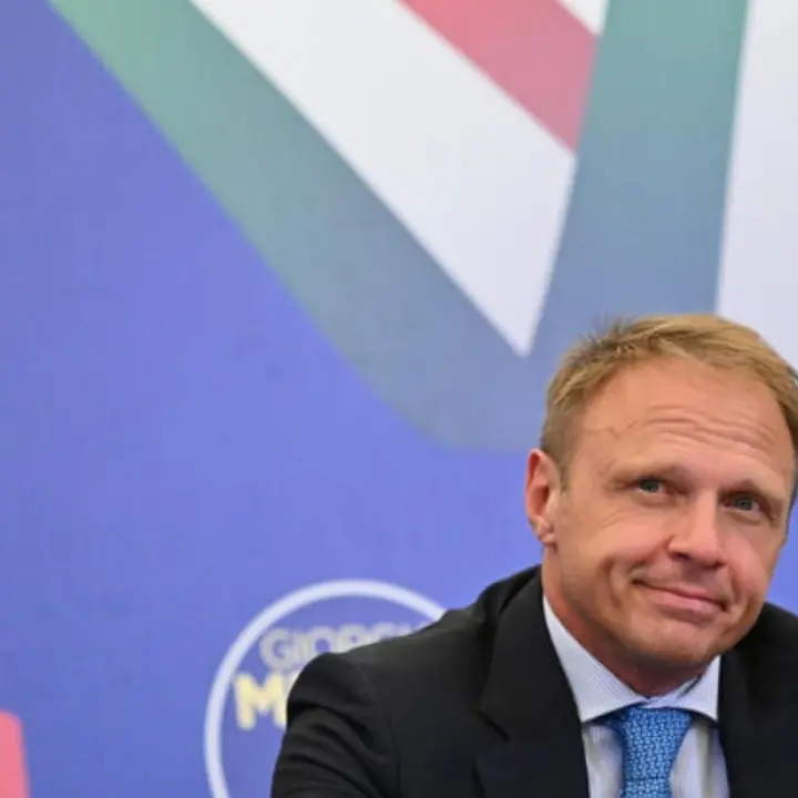 Il ministro Lollobrigida: «I poveri mangiano meglio dei ricchi». E scoppia la polemica: «Vive su un altro pianeta»