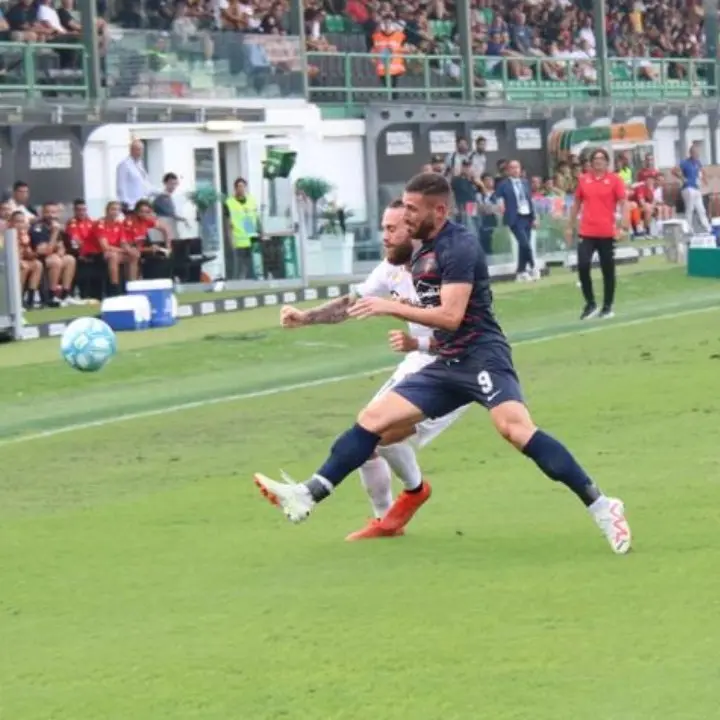 Il Cosenza scappa con Voca, il Venezia lo riagguanta con Pierini. Finisce 1-1